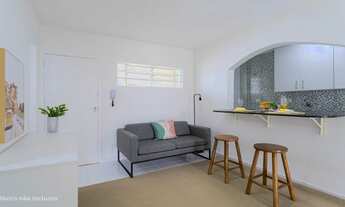 Imagem 3: Apartamento à venda, Pinheiros, com 2 dormitórios e um living integrado à cozinha american