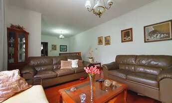 Imagem 2: Imóvel com perfil comercial à Venda, Em cima moradia com 3 dormitórios sendo 1 suíte, em b