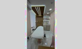 Imagem 2: OPORTUNIDADE ÚNICA Sala comercial montada para consultório, possui 75m² com decoração sofi