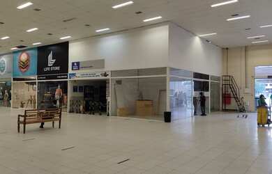 Imagem 6: Alugo lojas comerciais de 15 a 120 m² em centro comercial