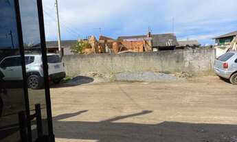 Imagem 2: Estabelecimento comercial na praia