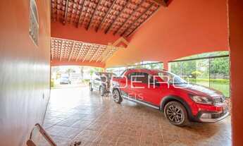 Imagem 7: Casa de condomínio térrea para venda possui 1950 metros quadrados com 4 quartos