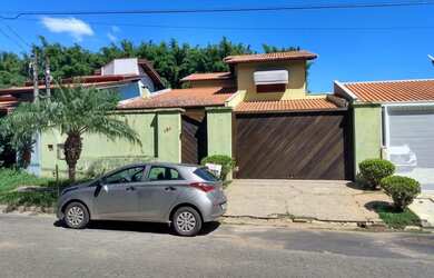 Imagem 2: Casa de condomínio para venda com 354 metros quadrados com 4 quartos