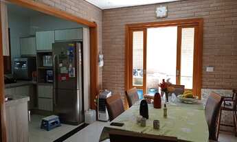 Imagem 2: Casa de vila para venda possui 415 metros quadrados com 5 quartos