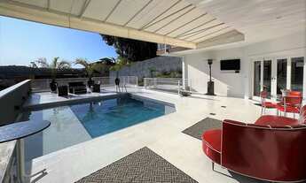 Imagem 2: Casa de condomínio para aluguel e venda possui 428 metros quadrados com 4 quartos