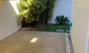 Imagem 9: Casa de condomínio para aluguel possui 340 metros quadrados com 5 quartos