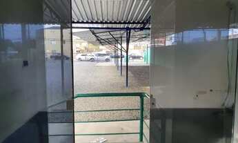 Imagem 5: Espaço comercial com amplo pátio