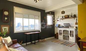 Imagem 2: Apartamento semimobiliado de 83m², 3 dormitórios, reformado com vista para o Guaíba, na Ci