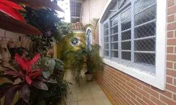 Imagem 2: Casa isolada de esquina com 2 dormitórios sendo 1 suíte para alugar, 220 m² por R$ 2.700