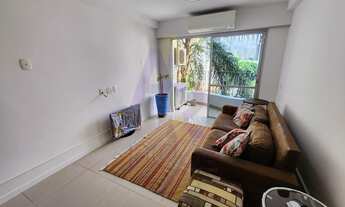 Imagem 2: Apartamento aconchegante, iluminado, reformado e todo mobiliado, com 2 dormitórios e varan