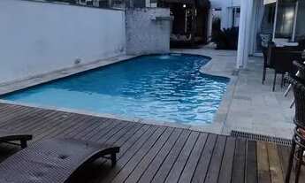 Imagem: Casa á venda - 06 Dormitórios - Piscina