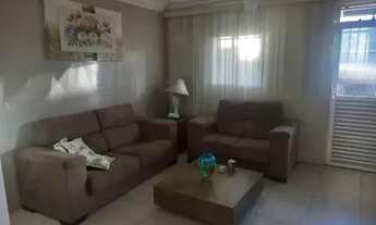 Imagem 3: Casa com garagem grande