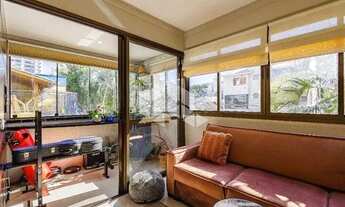 Imagem 3: Apartamento de 2 dormitórios e 1 vaga de garagem, no bairro Passo da Areia, em Porto Alegr