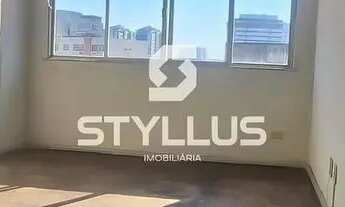 Imagem 2: Apartamento 68m², 2qts, vaga escriturada, elevador e dependência. Vazio. M87S