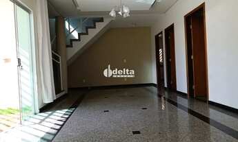 Imagem 2: Casa residencial com 5 quartos sendo 2 suítes disponível para locação e venda no bairro Al