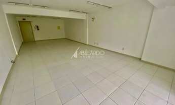 Imagem 2: Sala comercial no bairro Ponta Aguda. Com 77,36 m² de área privativa, subdividida em 04 sa