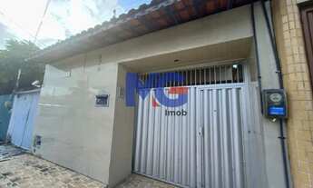 Imagem: Casa com 03 Quartos com 198m² no Bairro