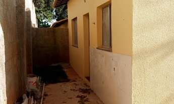 Imagem 2: Uma casa de esquina localizada no bairro Marques Industrial em São Joaquim de Bicas