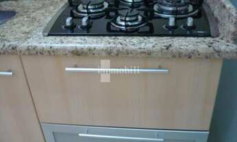 Imagem 2: Miolo nobre de Perdizes - Armários planejados sob medida com portas espelhadas no dormit