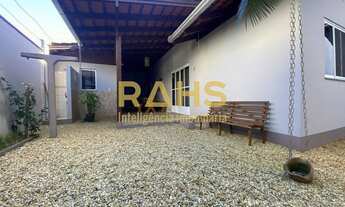 Imagem 2: Sobrado a 450 metros de distância do mar na praia de Gravatá em Navegantes