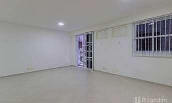 Imagem 4: Metrô próximo, Portaria 24h, Apartamento com 2 quartos (1 suíte), 2 banheiros, 2 vagas à v