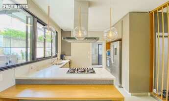 Imagem 3: Sobrado para venda tem 358 metros quadrados com 4 quartos