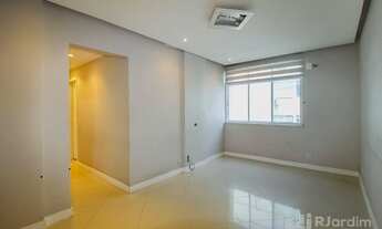 Imagem 7: Metrô próximo. Portaria 24h. Tardes de sol. Apartamento com 2 quartos (1 suíte) Sem vaga à