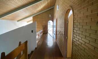 Imagem 5: Casa de condomínio para aluguel possui 400 metros quadrados com 4 quartos