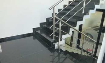 Imagem 2: Casa de condomínio para venda possui 275 metros quadrados com 3 quartos