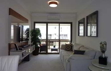 Imagem 2: Praia das Pitangueiras / 03 dormitórios reformado uma quadra do mar!!! 02 vagas