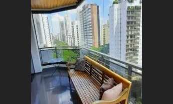 Imagem 4: Apartamento reformado com 212m² de área útil, 4 dormitórios sendo 2 suítes, 4 vagas