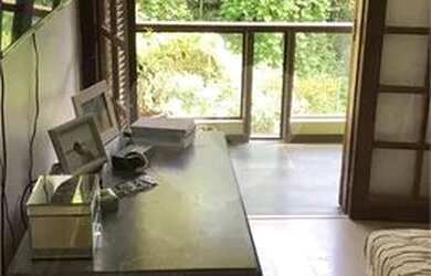 Imagem 3: Casa em condomínio com 02 dormitórios, 01 suíte, garagem para 06 carros, área gourmet, pis