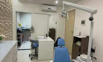 Imagem 3: Sala com consultório odontológico montado