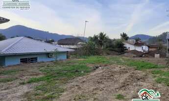 Imagem 5: Terreno no Centro de Águas Mornas próximo à Prefeitura