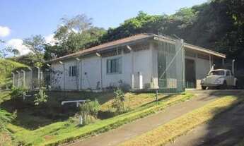 Imagem 2: Casa em chacara urbana, 1.500m2, 2 quartos, ampla sala e varanda, 2 banheiros, toda murad