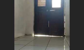 Imagem 2: Vende-se uma casa no bairro da Coreia de cima, na Travessa 21 de abril n 28