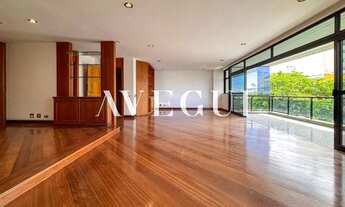 Imagem 2: Apartamento na Quadra da Praia do Leblon com 200m², Vista Mar e 2 Suítes