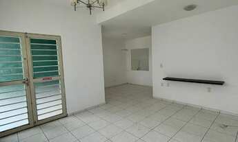 Imagem: Casa de três quartos na Zona Leste com