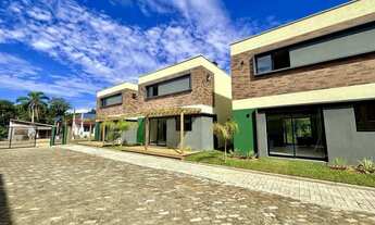 Imagem 2: Sobrado para venda possui 100 metros quadrados com 3 quartos em Encantada - Garopaba - SC