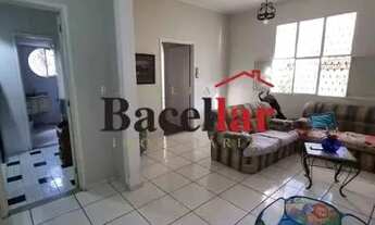 Imagem: Casa com 3 Quartos, Quintal e 4 vagas à