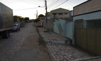 Imagem 2: Casa próximo a igreja matriz, caixa econômica e centro comercial