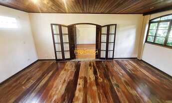 Imagem 7: Casa sobrado com 5 quartos sendo 1 suíte, 5 salas, lareira, sacadas, jardim, 4 vagas, 272m