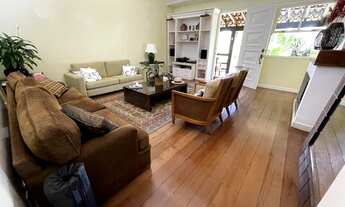 Imagem 6: Casa de condomínio para venda possui 300 metros quadrados com 4 quartos