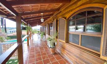 Imagem 3: Casa com ótima área de lazer e linda varanda com vista para a cidade de Águas de São Pedro