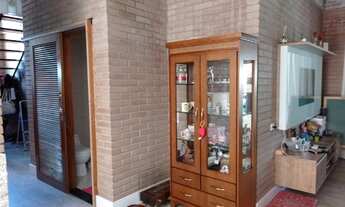 Imagem 5: Casa de vila para venda possui 415 metros quadrados com 5 quartos