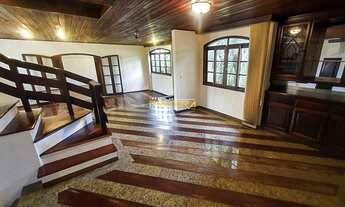 Imagem 4: Casa sobrado com 5 quartos sendo 1 suíte, 5 salas, lareira, sacadas, jardim, 4 vagas, 272m