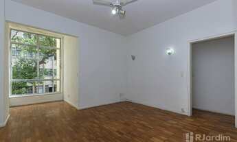 Imagem: Metrô próximo. Sol o dia todo. Apartamento