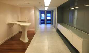 Imagem 4: Excelente Andar Todo Reformado de 1140m2 com Vista