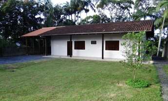 Imagem 3: Casa com 3 dormitórios para alugar no bairro Atiradores em Joinville/SC