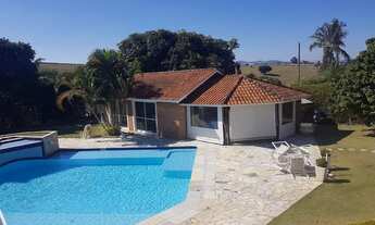 Imagem 5: Casa de condomínio para aluguel possui 750 m² com 4 quartos, piscina e churrasqueira